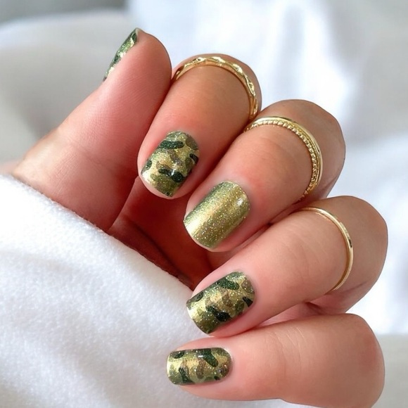 Color Street | Glam-ouflage glitzy camouflage color shifts green to gold glitter - Picture 1 of 9
